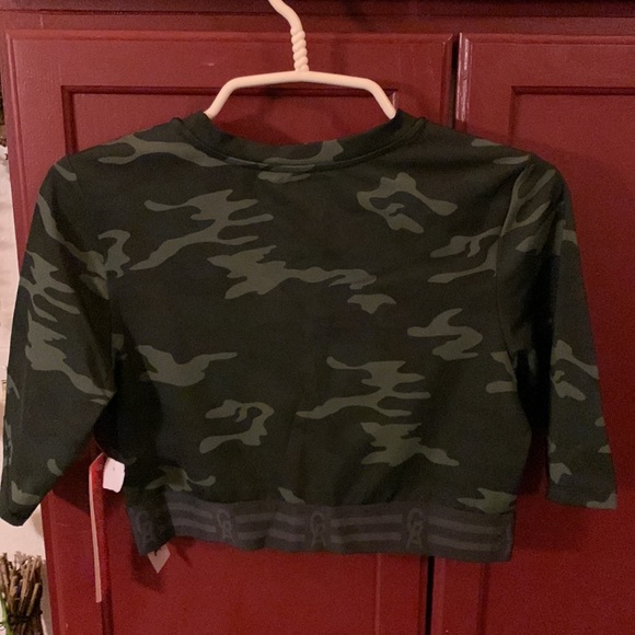 Brand new with tags Good American crop top. - Picture 3 of 4